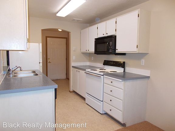 3rd image of 2415 N Cherry St APT 26