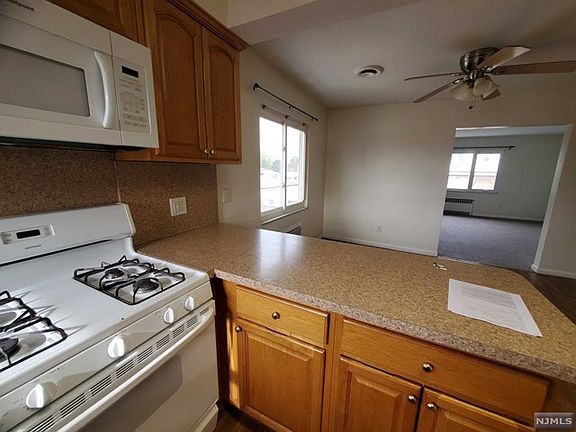 3rd image of 61 Bayliss St
