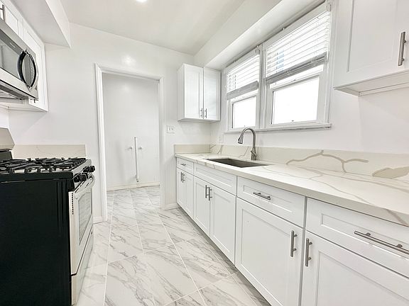 2nd image of 11510 Cumpston St #6