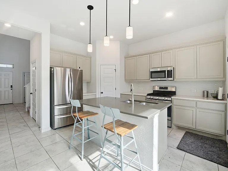 12901 Stanford Dr — Photo 7