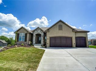 807 Hampstead Dr, Raymore, MO 64083