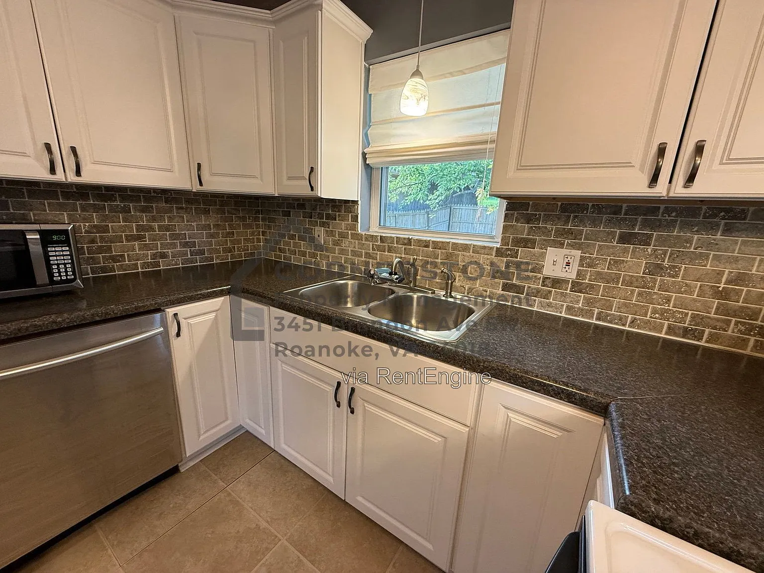 3 bed, 1.5 bath, 1710 sqft, $2,000 — Photo 2