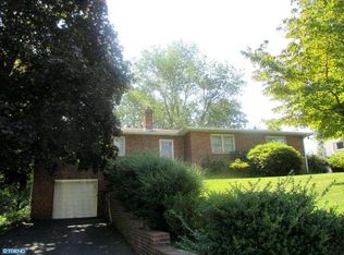 123 Meadowbrook Ln, Brookhaven, PA 19015