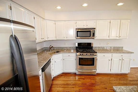 3rd image of 5104 Woodford Dr