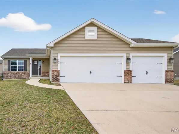 402 Charlestowne Place Dr, Saint Charles, MO 63301