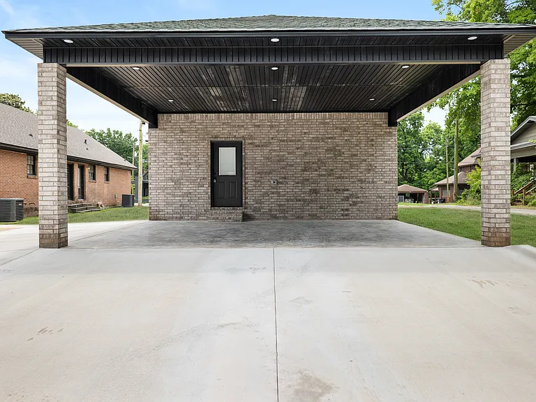 606 W Matthews Ave — Photo 18