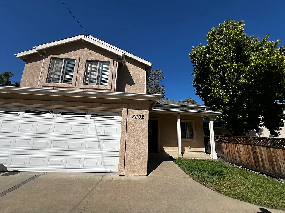 3202 Rockview Pl