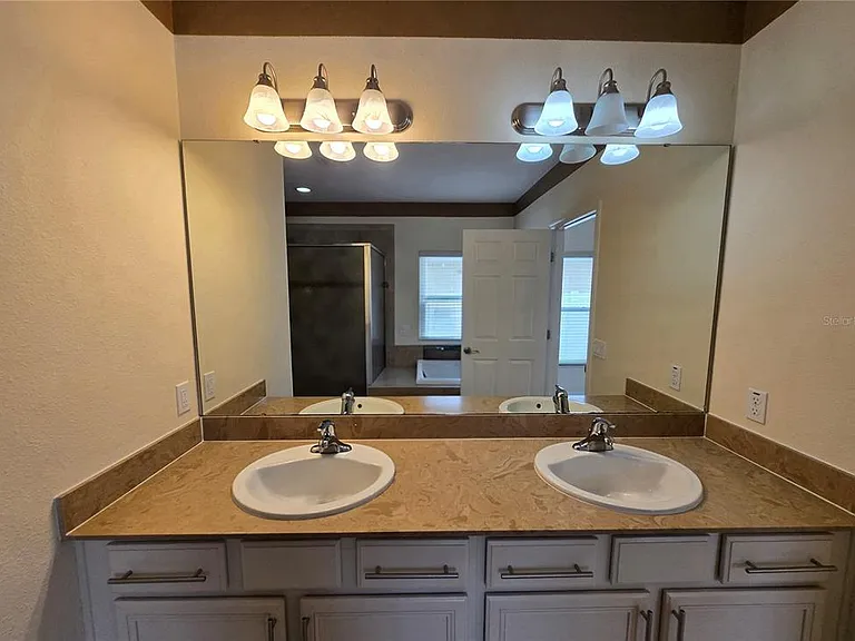 2246 Waukegan Dr — Photo 19