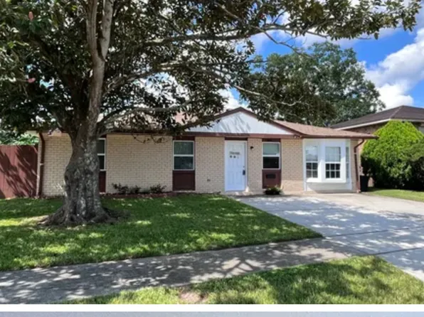 2888 Glenbrook Dr, Gretna, LA 70056