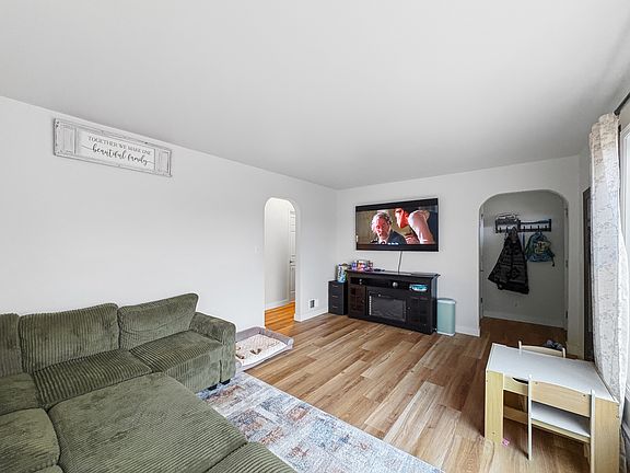 3rd image of 523 16th St NW