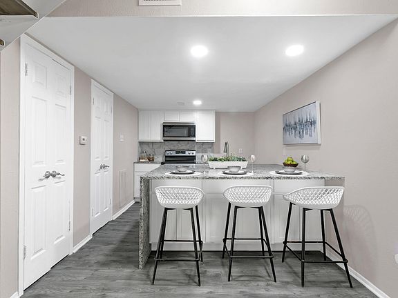 5th image of 3045 Park Ln APT 1037
