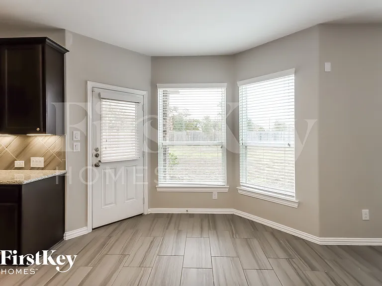 10107 Stone Briar Dr — Photo 6