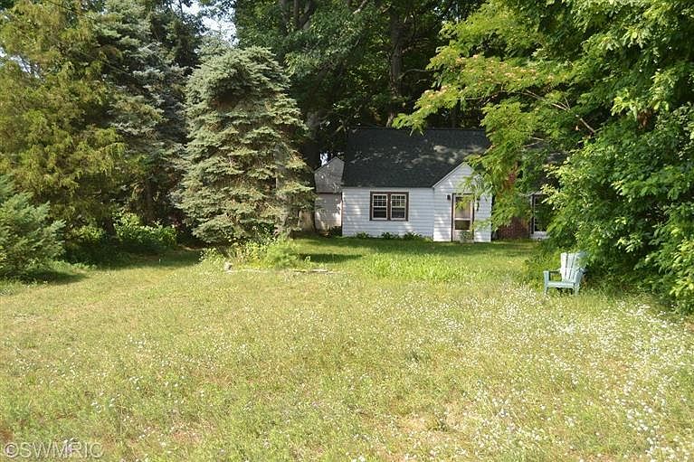 1st image of 114 Lakeshore Dr N