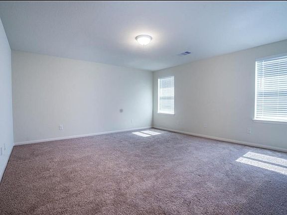 5th image of 212 Autumn Berry Ln