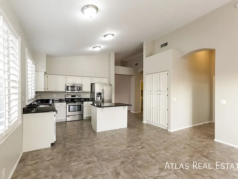931 N Beck Ct — Photo 6