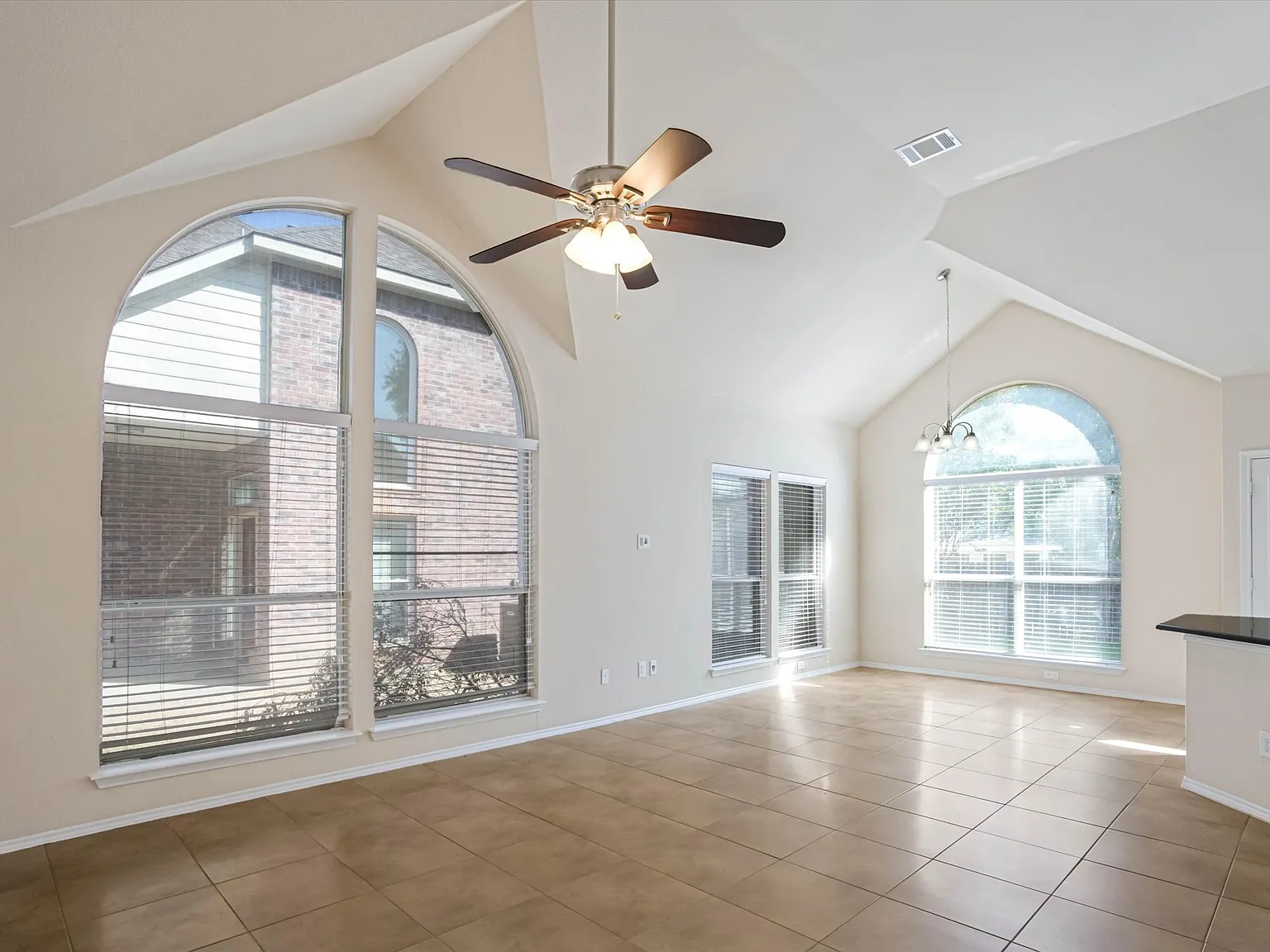 3 bed, 1428 sqft, $2,600 — Photo 3