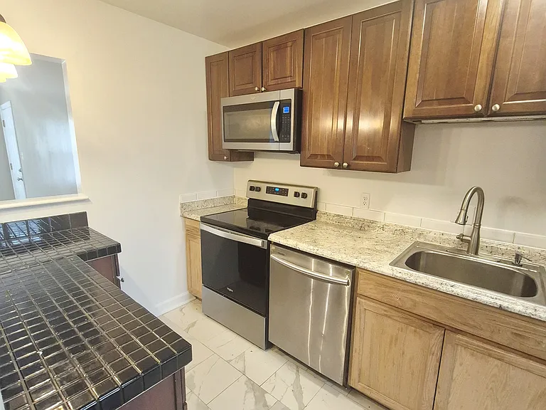 2404 Barracks Ct #1 — Photo 7