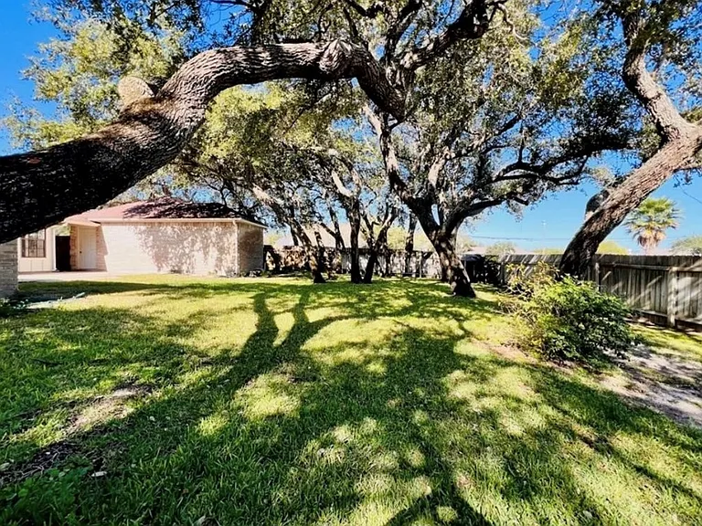 3202 Henderson St — Photo 18