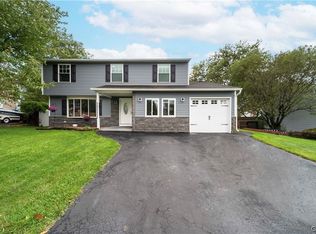 5399 Amalfi Dr, Clay, NY 13041