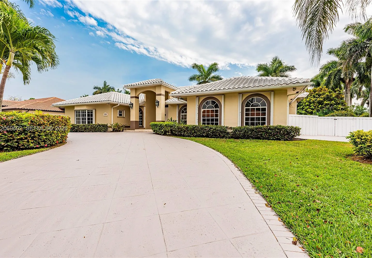 4 bed, 3315 sqft, $11,000 — Photo 4