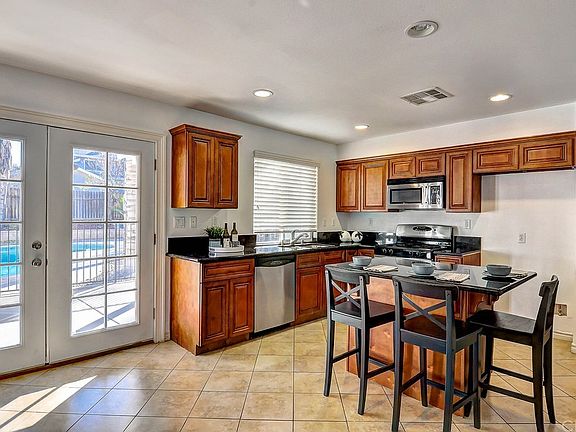 3rd image of 1661 Taylor Ave