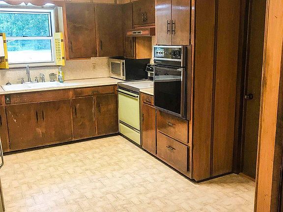 5th image of 1 Kensington Cir