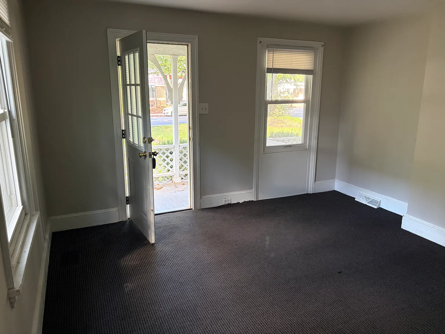 4 bed, 1664 sqft, $2,700 — Photo 2