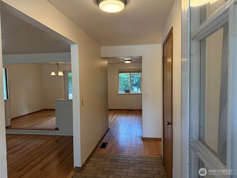 4th image of 17421 NE 11th Street