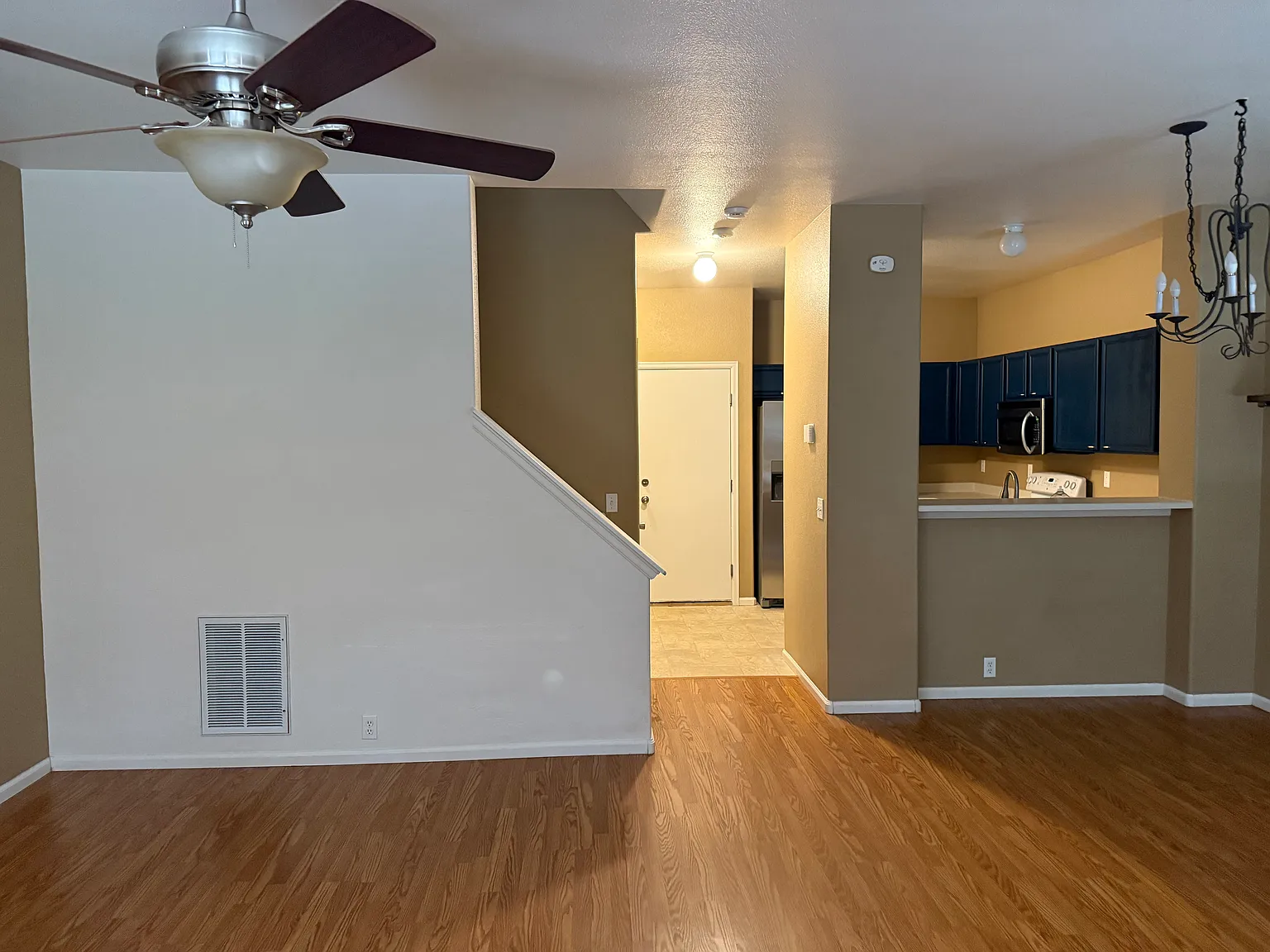 2 bed, 2.5 bath, 1396 sqft, $2,100 — Photo 4