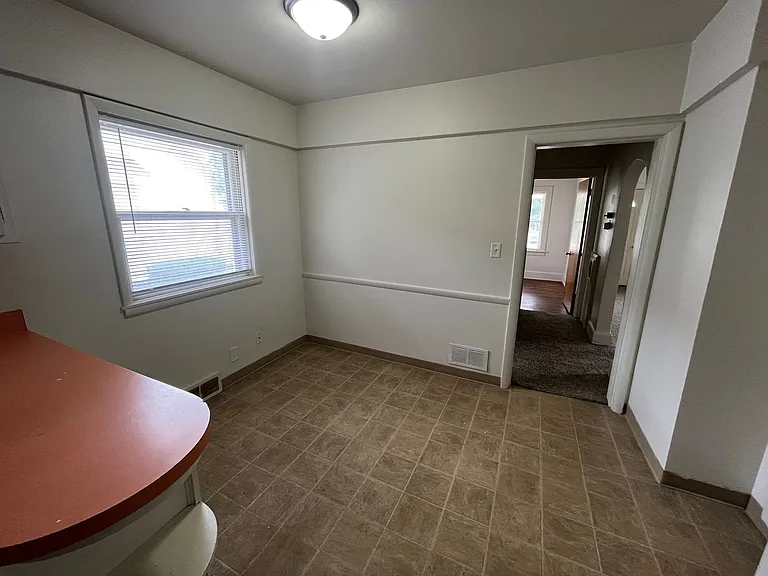532 Clifford Ave — Photo 10