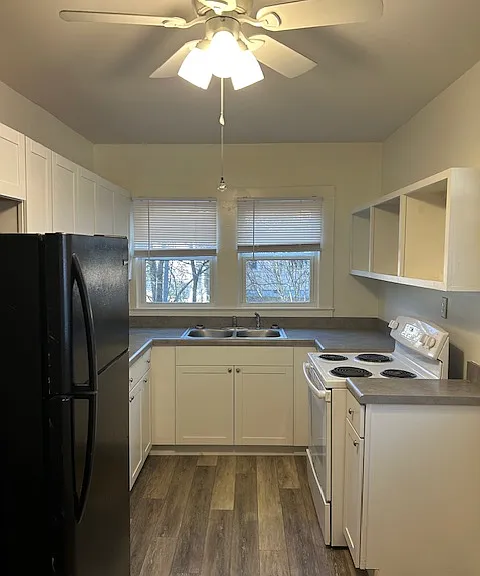 1156 Riverside Ter — Photo 2