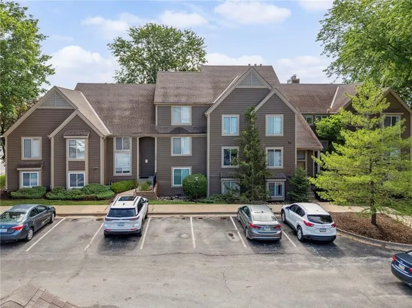 11224 Nieman Rd APT 302, Overland Park, KS 66210