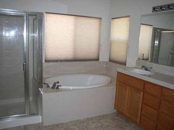 5th image of 1605 Kensington Park Dr