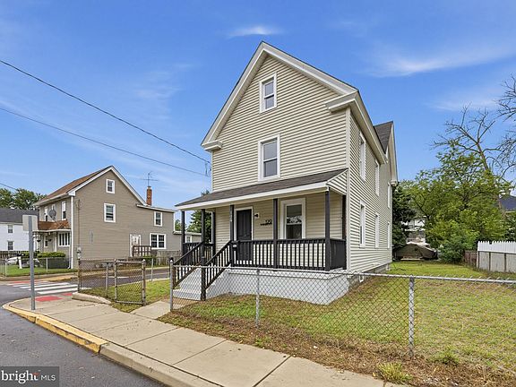 2nd image of 129 W Washington St