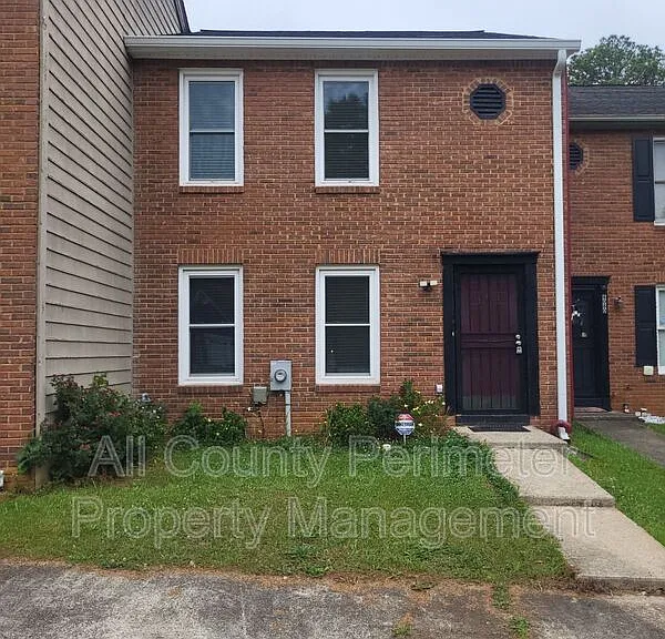 8078 Woodlake Dr — Photo 1