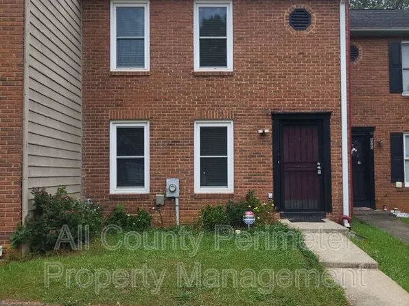8078 Woodlake Dr, Riverdale, GA 30274