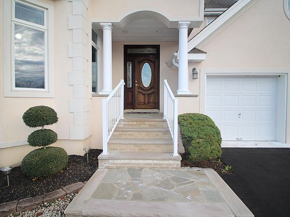4th image of 710 Stephanie Ct