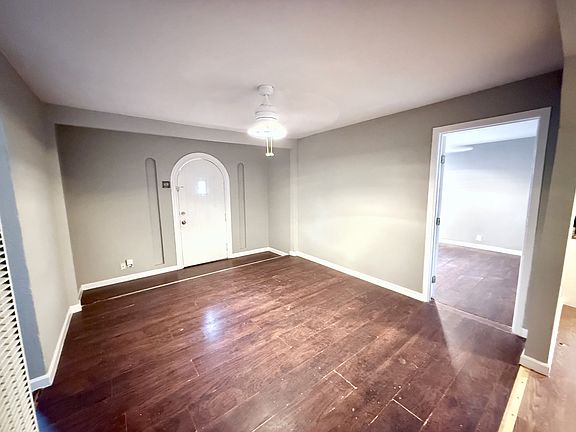 3rd image of 113 Paramount Ave #1