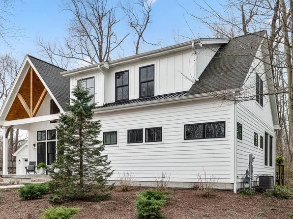 16212 Quality Ln, Union Pier, MI 49129