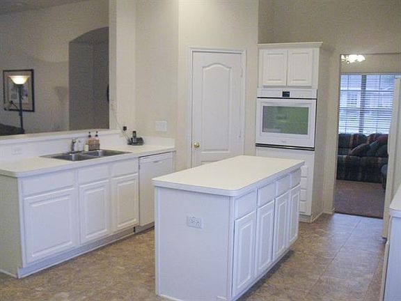 3rd image of 2102 Walnut Creek Trl