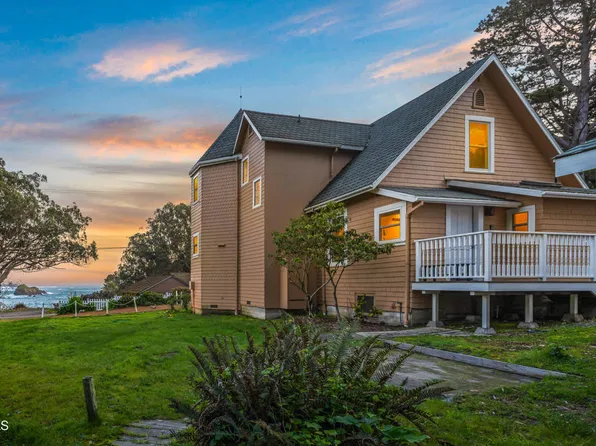 45180 Headlands Dr, Little River, CA 95456