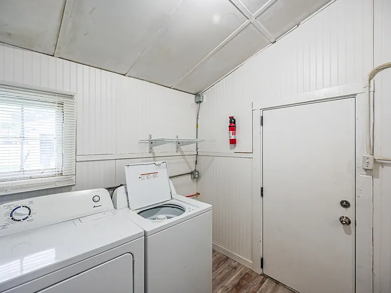 2232 E Riverside Dr — Photo 16