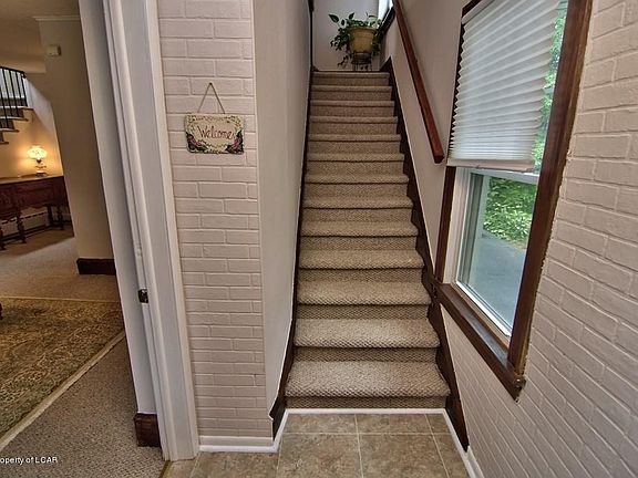 3rd image of 584 Tioga Ave