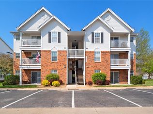 1233 Woodland Point Dr APT B, Saint Louis, MO 63146