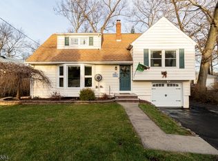 19 Upper Rainbow Trl, Denville, NJ 07834