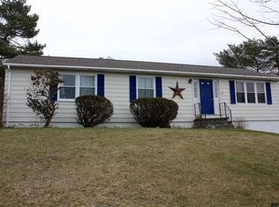 18 Oak St, Hoosick Falls, NY 12090