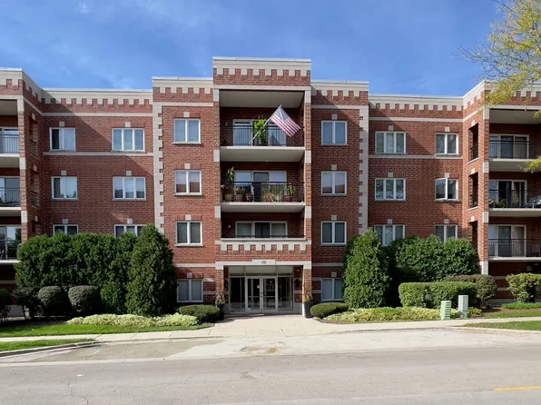 100 N Gary Ave APT 210, Wheaton, IL 60187