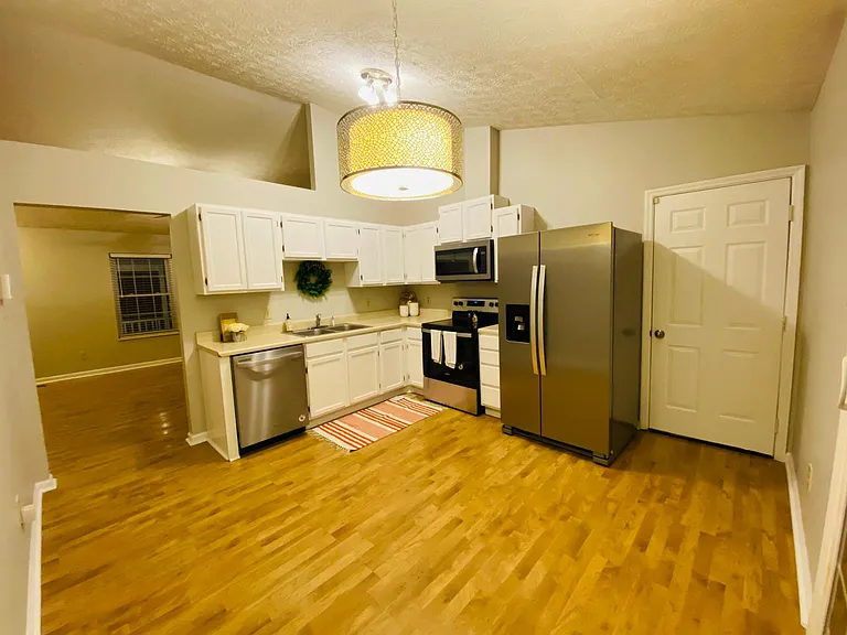 6033 Waterbury Ln — Photo 7