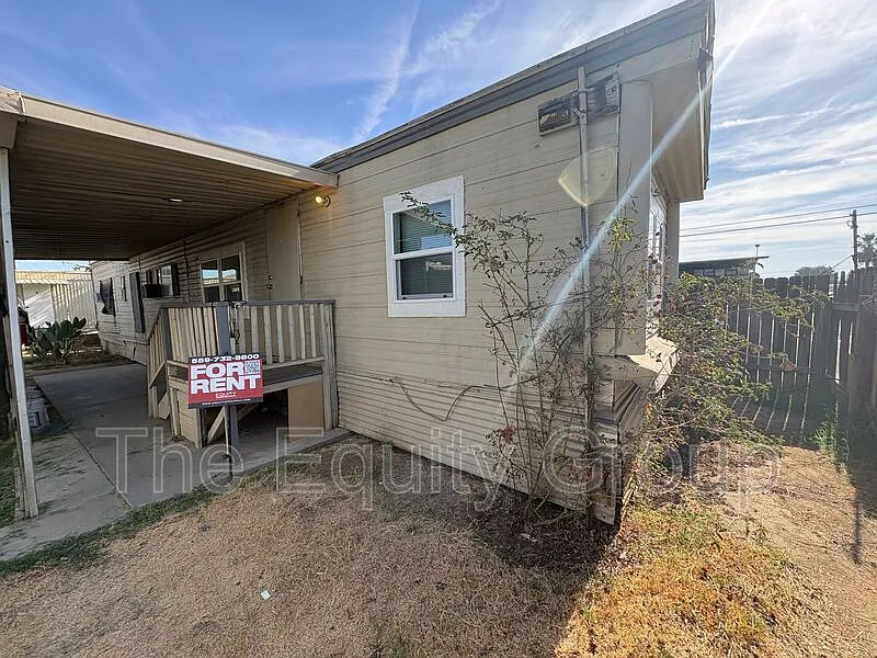 2 bed, 1.0 bath, $1,100 — Photo 1