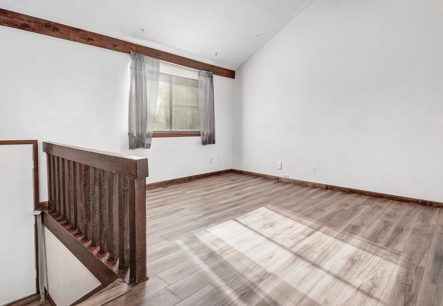3 bed, 1.5 bath, 1200 sqft, $2,100 — Photo 2